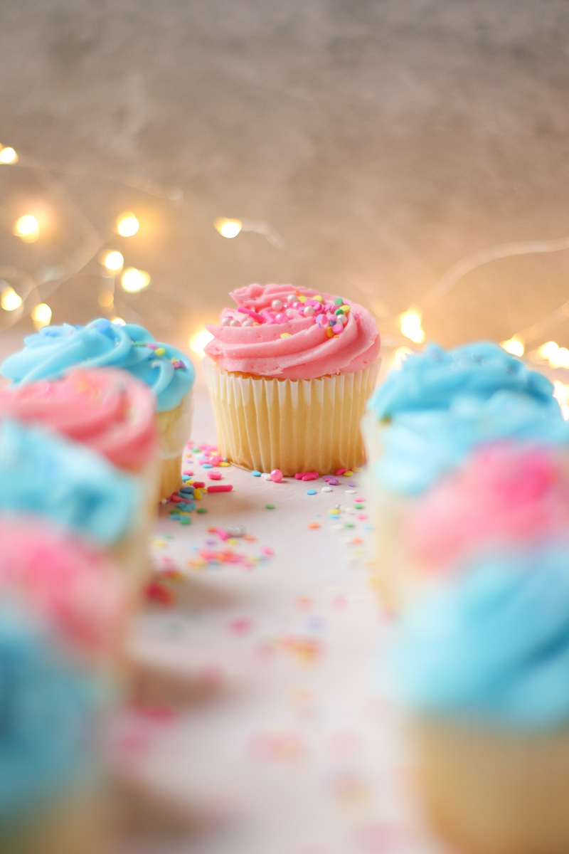 Gender reveal baby shower cupcakes